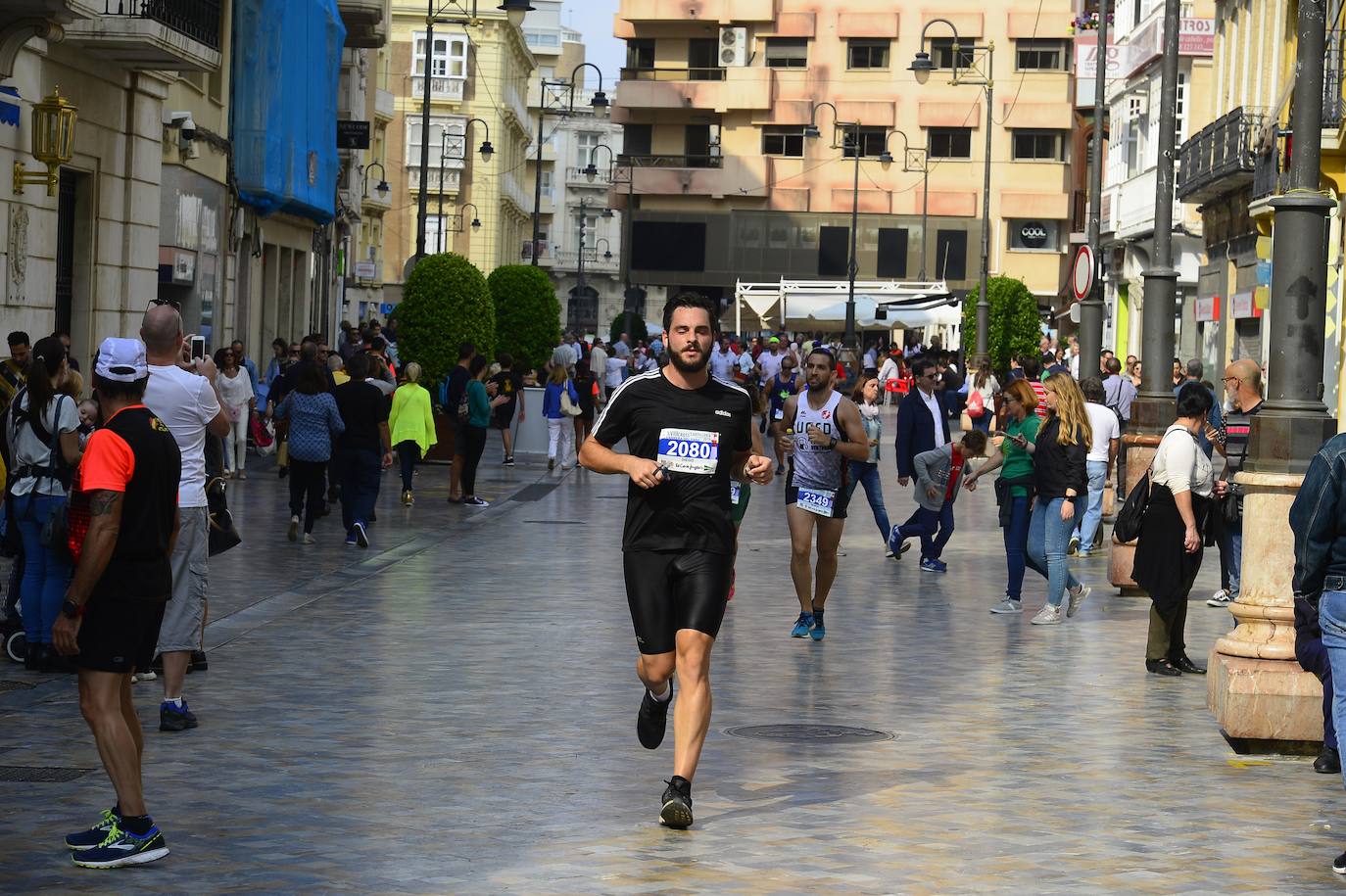 Antonio Martínez y Wafiya Benali ganan en la carrera al Faro en una jornada que reunió a más de 3.500 corredores y que también tuvo como vencedores a Sergio Fernández y Almudena García en los seis kilómetros. 