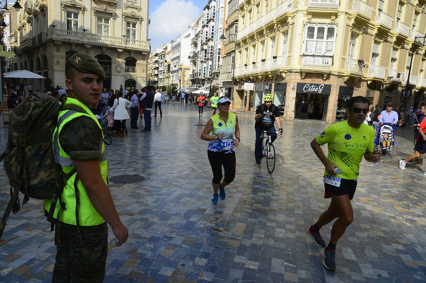 Antonio Martínez y Wafiya Benali ganan en la carrera al Faro en una jornada que reunió a más de 3.500 corredores y que también tuvo como vencedores a Sergio Fernández y Almudena García en los seis kilómetros. 