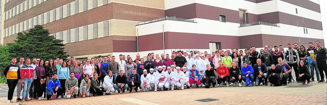 Los trabajadores recién incorporados a la plantilla de ElPozo Alimentación con motivo de la campaña de Navidad, ayer. 