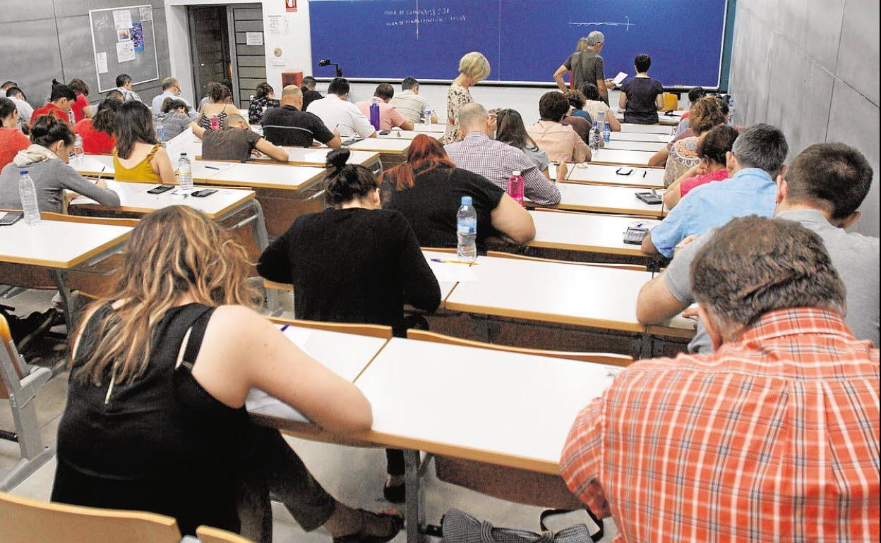 Opositores durante la última convocatoria de plazas para Secundaria.
