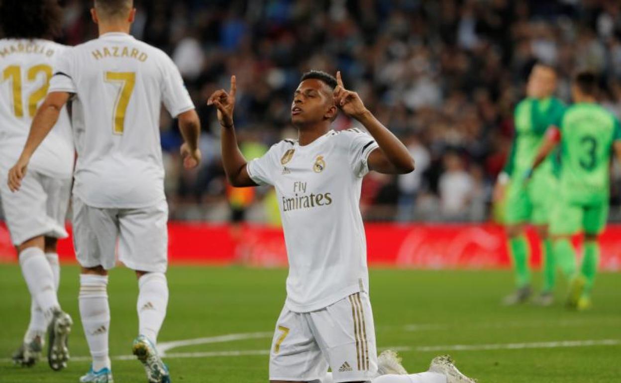 Rodrygo, arrodillado tras marcar su gol al Leganés. 