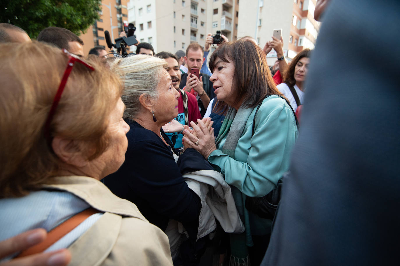Decenas de miles de personas, 55.000 según la Policía Nacional, lanzan un SOS por la laguna en una marcha masiva en Cartagena