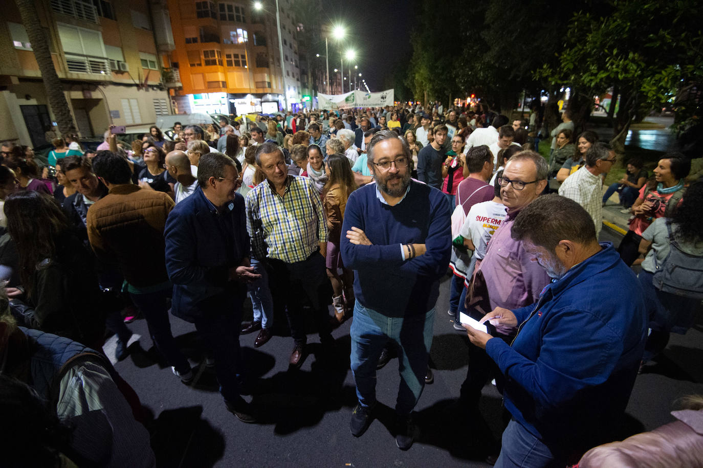 Decenas de miles de personas, 55.000 según la Policía Nacional, lanzan un SOS por la laguna en una marcha masiva en Cartagena