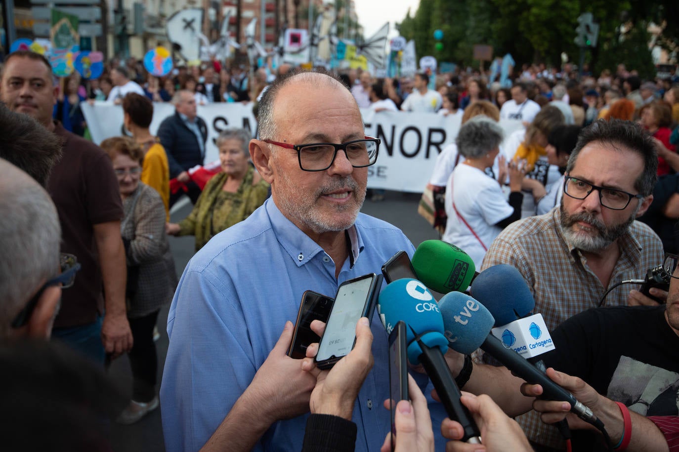 Decenas de miles de personas, 55.000 según la Policía Nacional, lanzan un SOS por la laguna en una marcha masiva en Cartagena