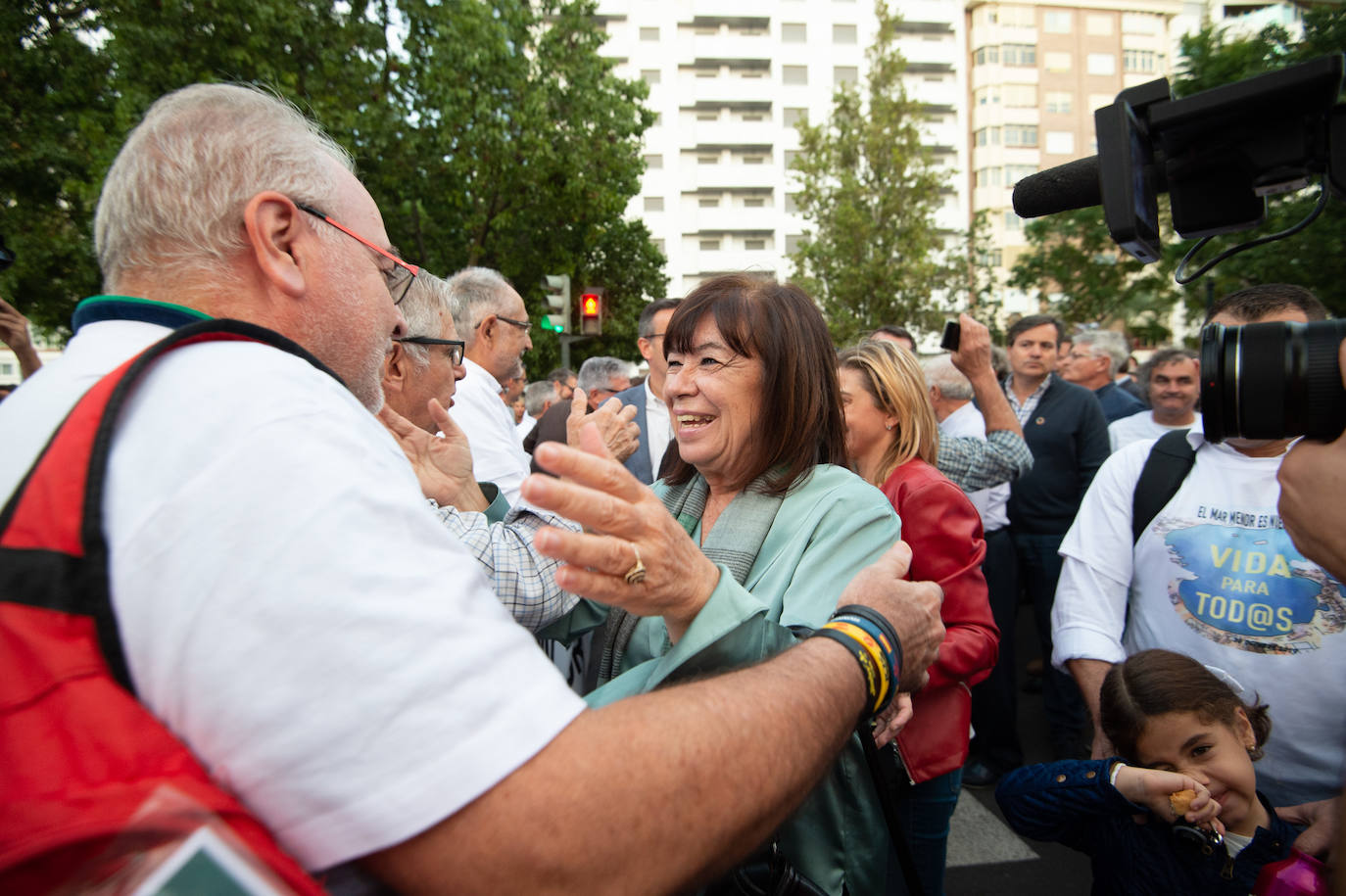 Decenas de miles de personas, 55.000 según la Policía Nacional, lanzan un SOS por la laguna en una marcha masiva en Cartagena