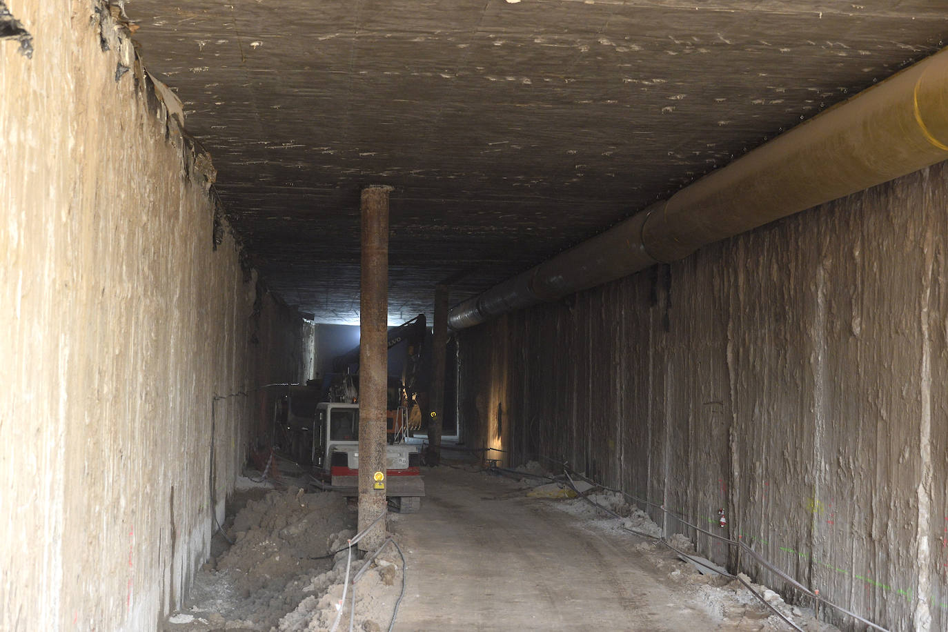 Los muros pantalla entre la Senda de los Garres y la entrada a la estación de Murcia están finalizados en un 98%