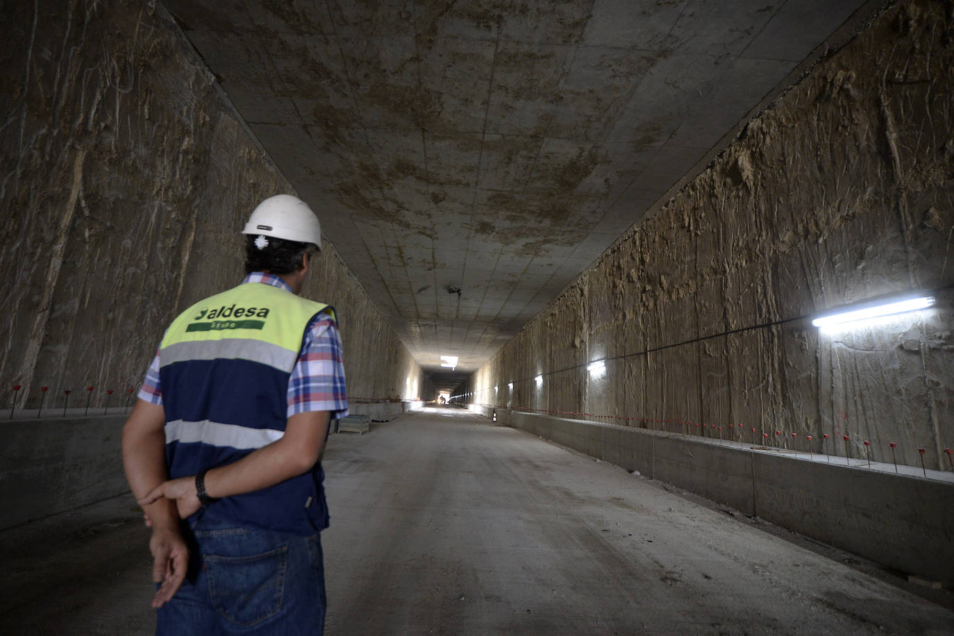 Los muros pantalla entre la Senda de los Garres y la entrada a la estación de Murcia están finalizados en un 98%