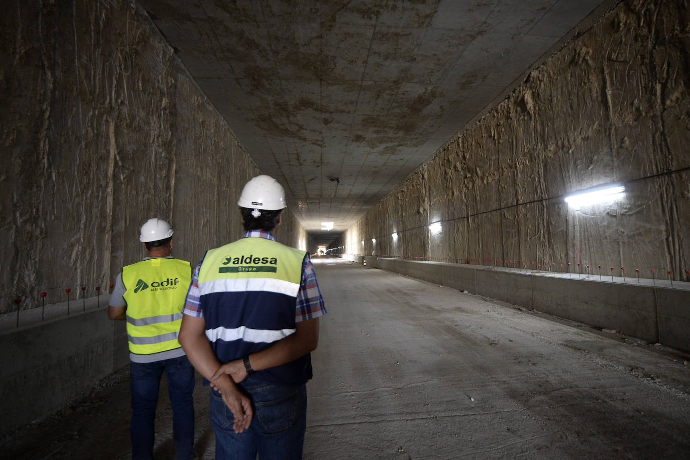 Los muros pantalla entre la Senda de los Garres y la entrada a la estación de Murcia están finalizados en un 98%
