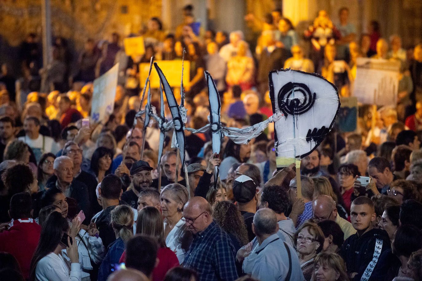 Unas 55.000 personas claman contra la contaminación y reclaman soluciones para «salvar» la laguna.