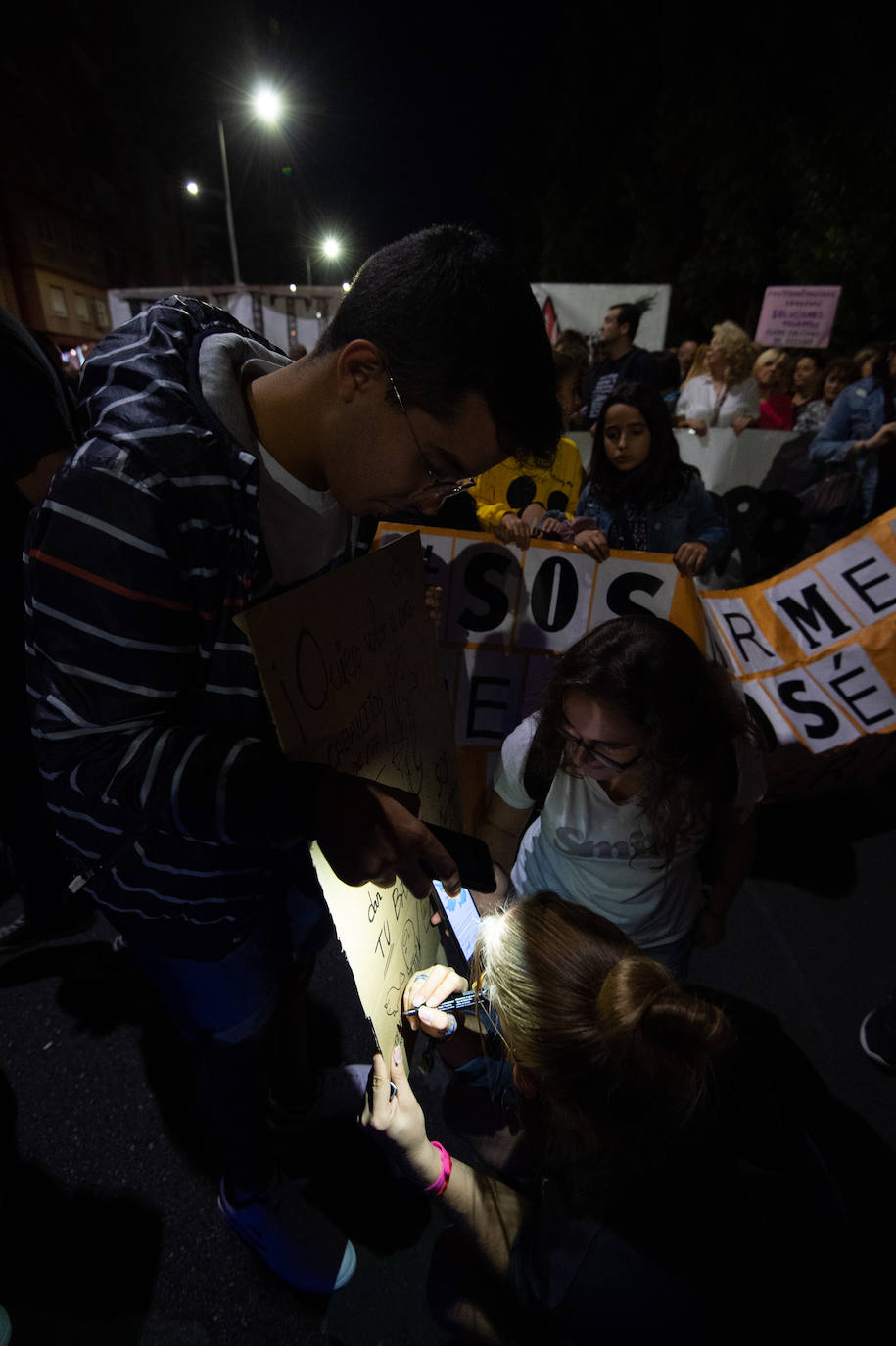 Unas 55.000 personas claman contra la contaminación y reclaman soluciones para «salvar» la laguna.