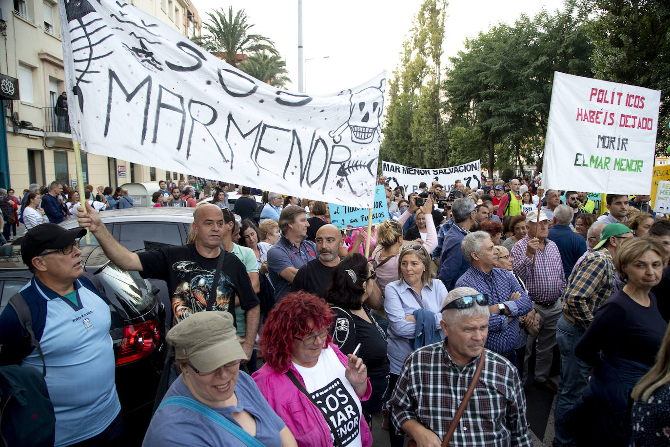 Unas 55.000 personas claman contra la contaminación y reclaman soluciones para «salvar» la laguna.
