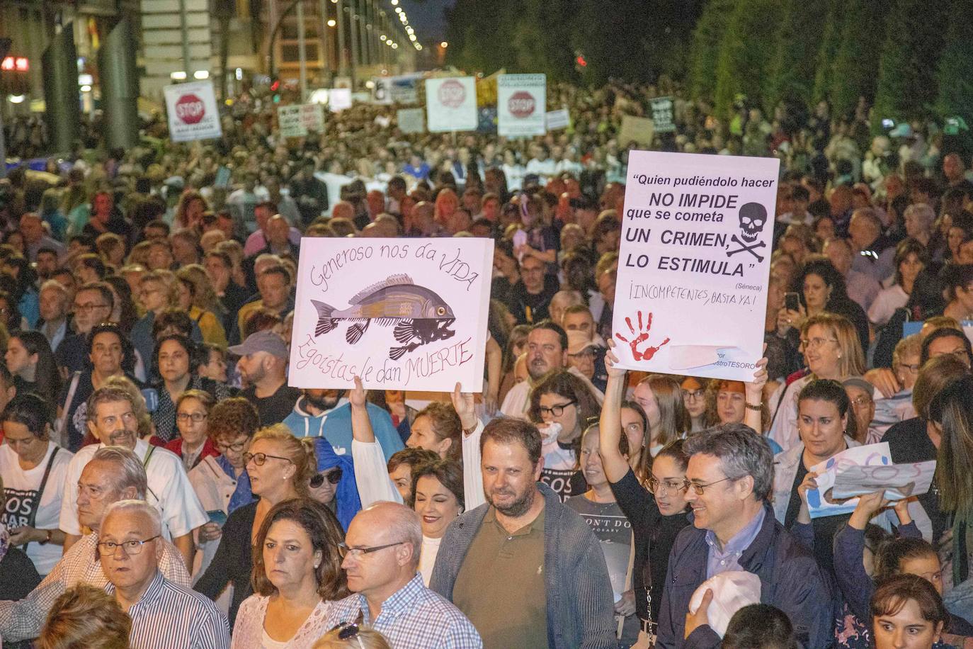 Unas 55.000 personas claman contra la contaminación y reclaman soluciones para «salvar» la laguna.