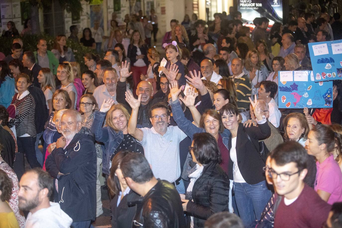 Unas 55.000 personas claman contra la contaminación y reclaman soluciones para «salvar» la laguna.