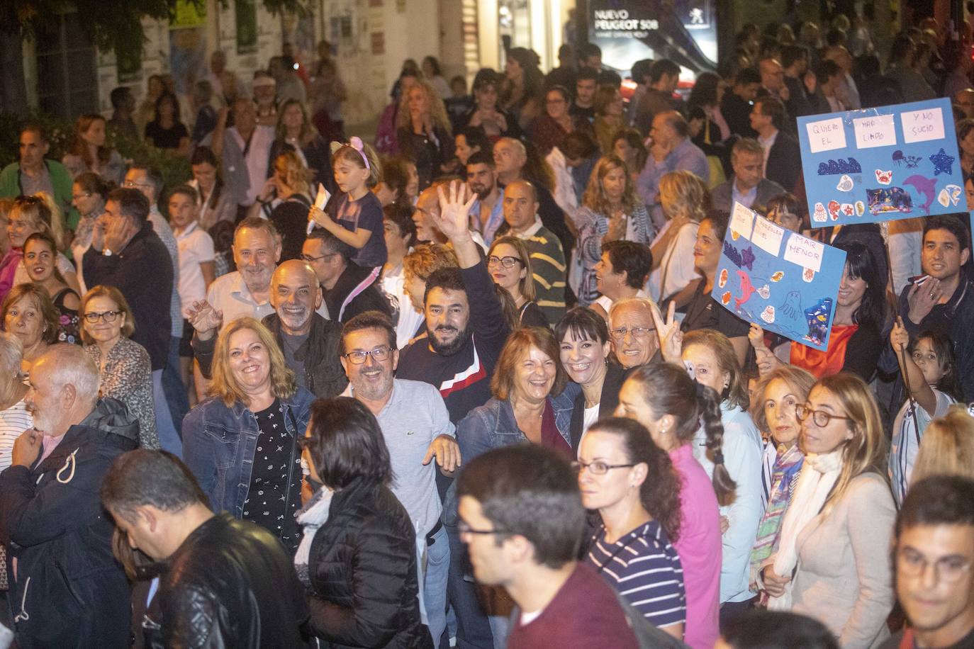 Unas 55.000 personas claman contra la contaminación y reclaman soluciones para «salvar» la laguna.