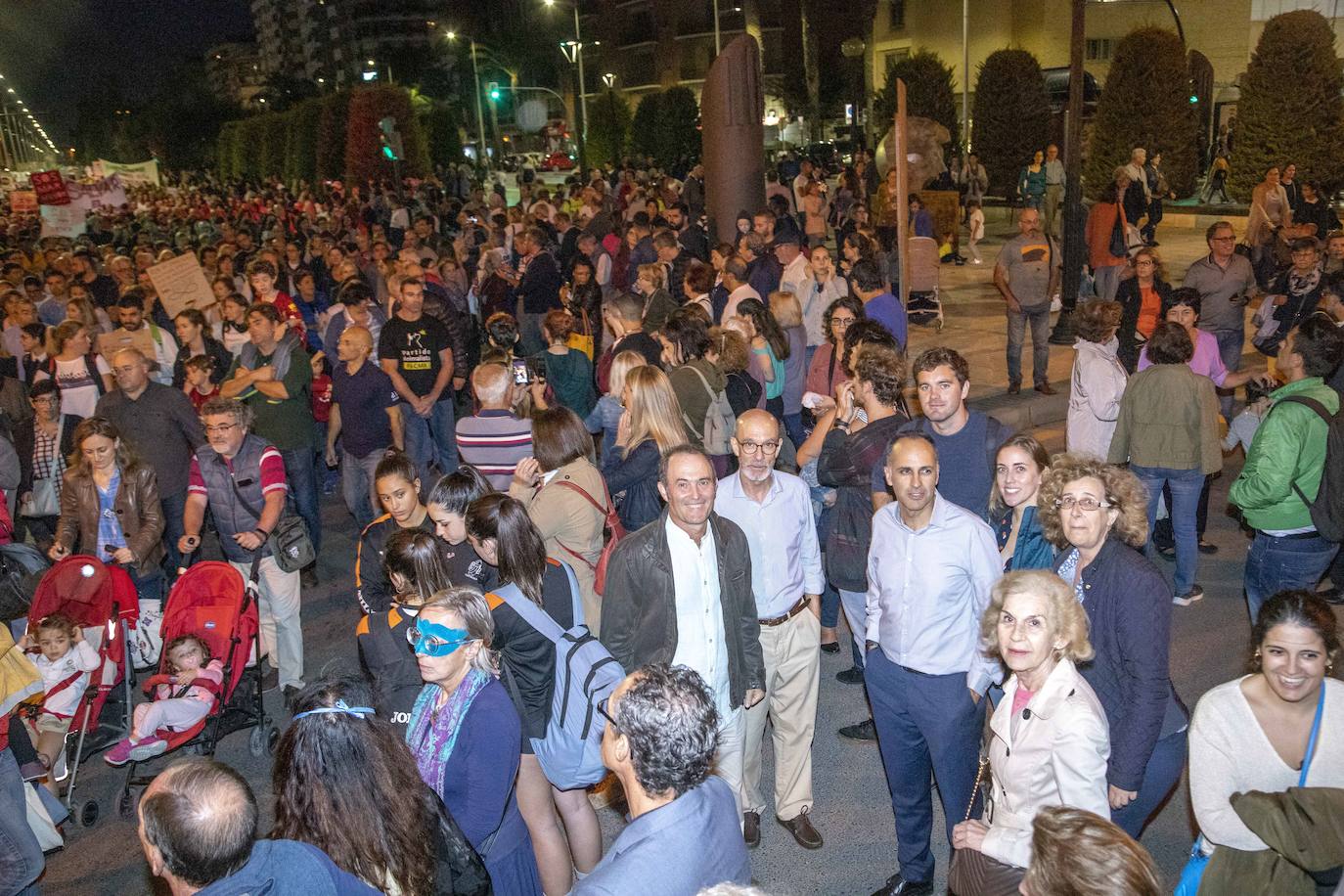 Unas 55.000 personas claman contra la contaminación y reclaman soluciones para «salvar» la laguna.