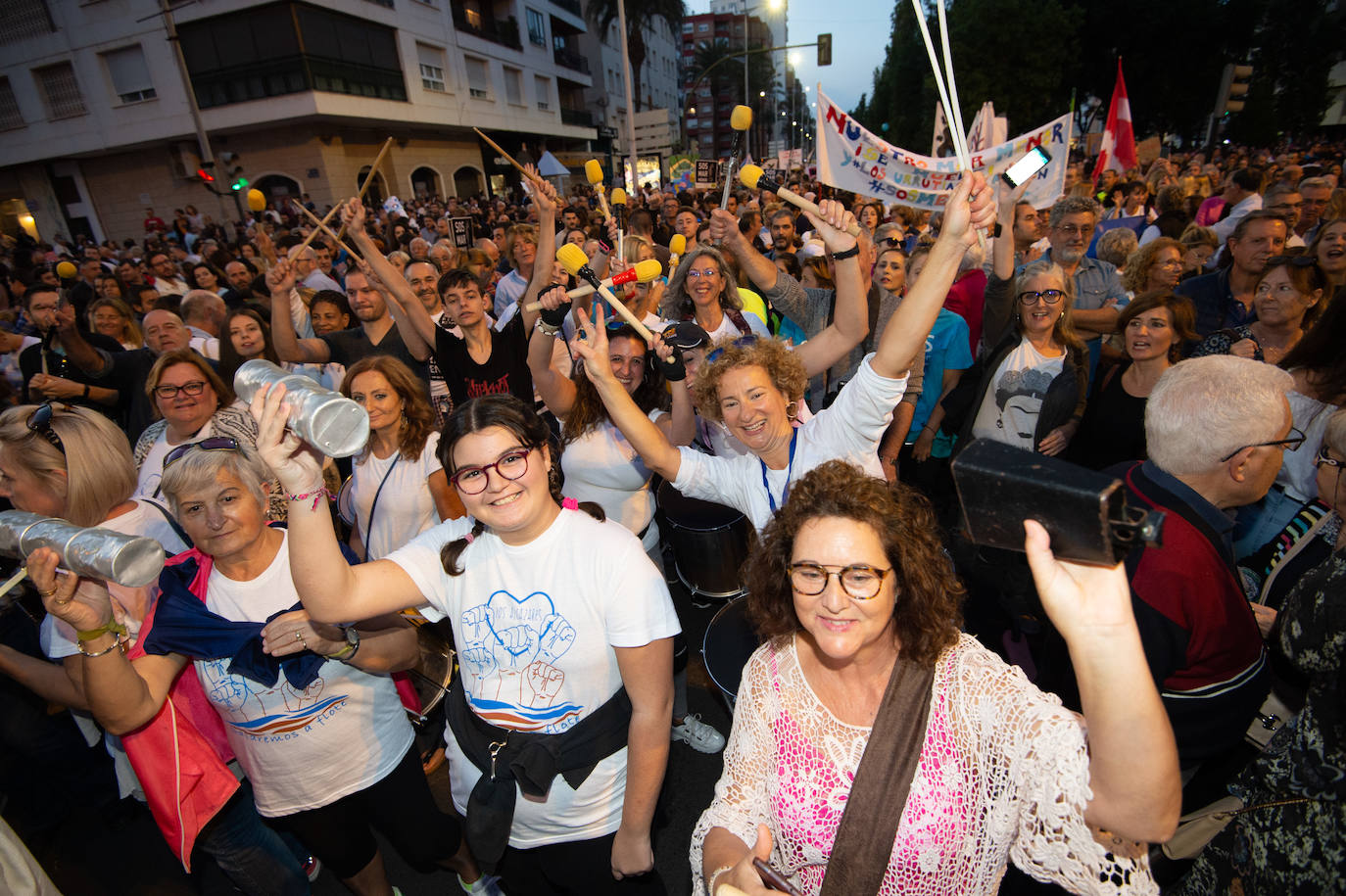 Unas 55.000 personas claman contra la contaminación y reclaman soluciones para «salvar» la laguna.