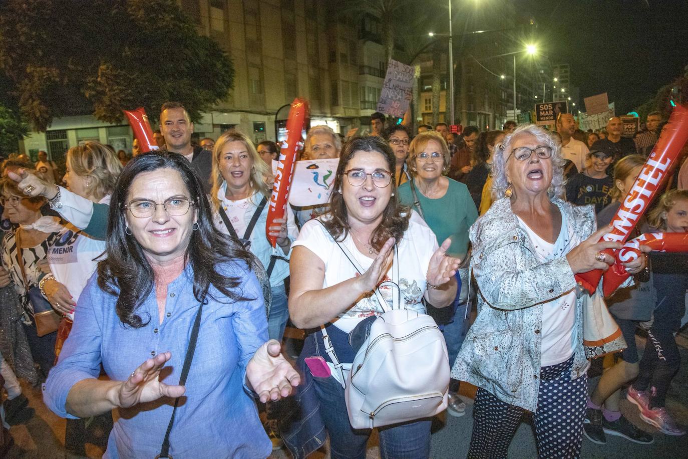 Unas 55.000 personas claman contra la contaminación y reclaman soluciones para «salvar» la laguna.