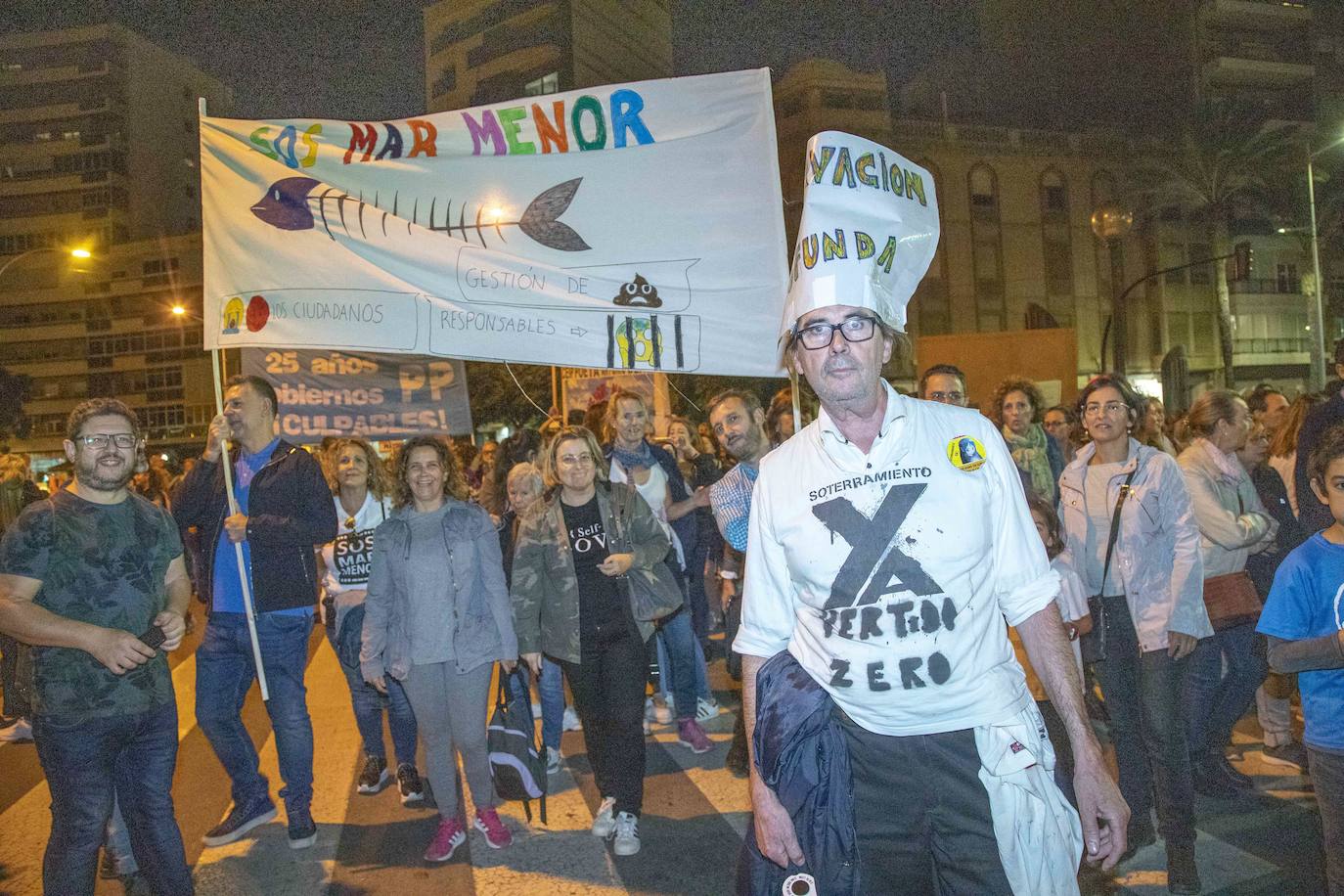 Unas 55.000 personas claman contra la contaminación y reclaman soluciones para «salvar» la laguna.