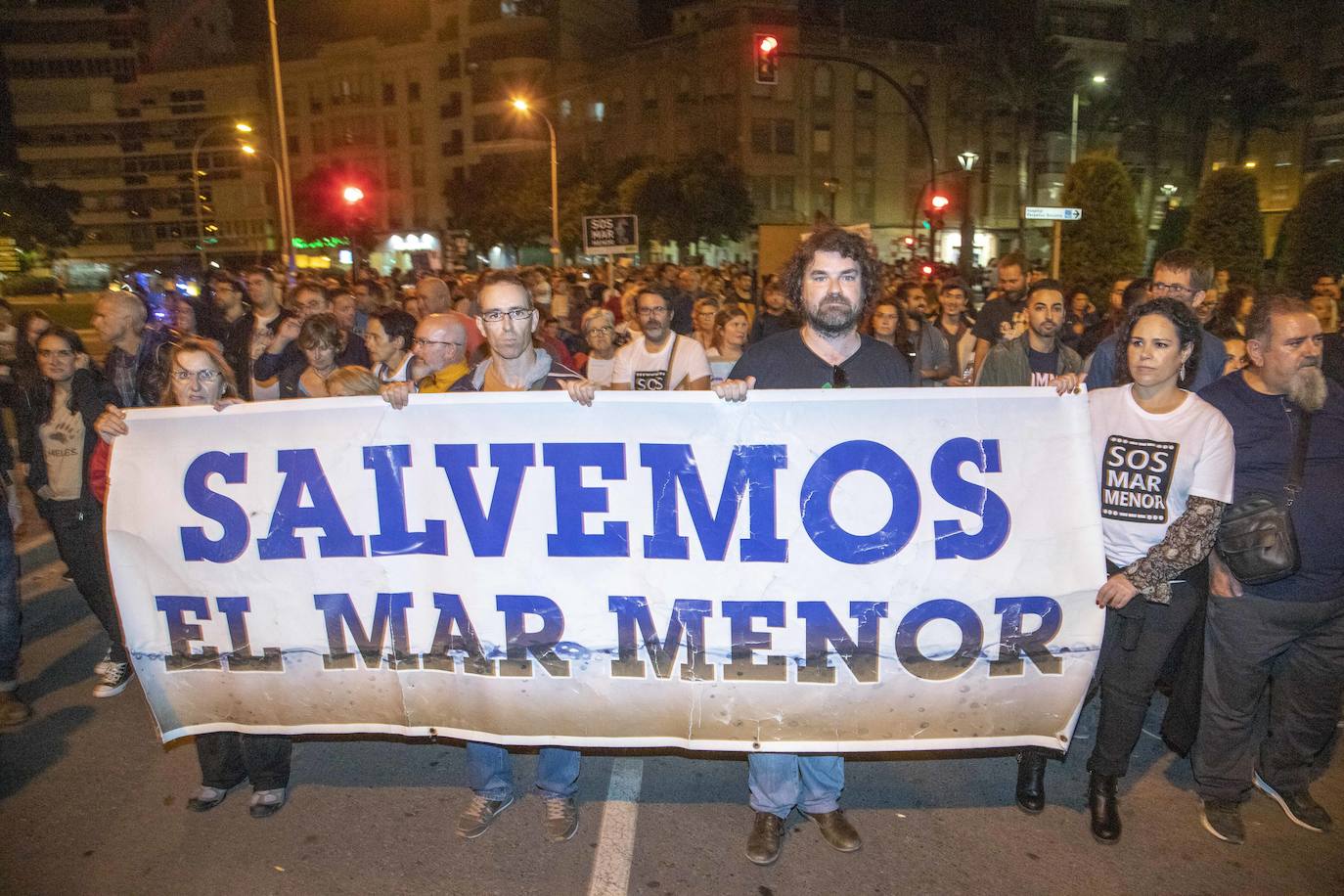 Unas 55.000 personas claman contra la contaminación y reclaman soluciones para «salvar» la laguna.