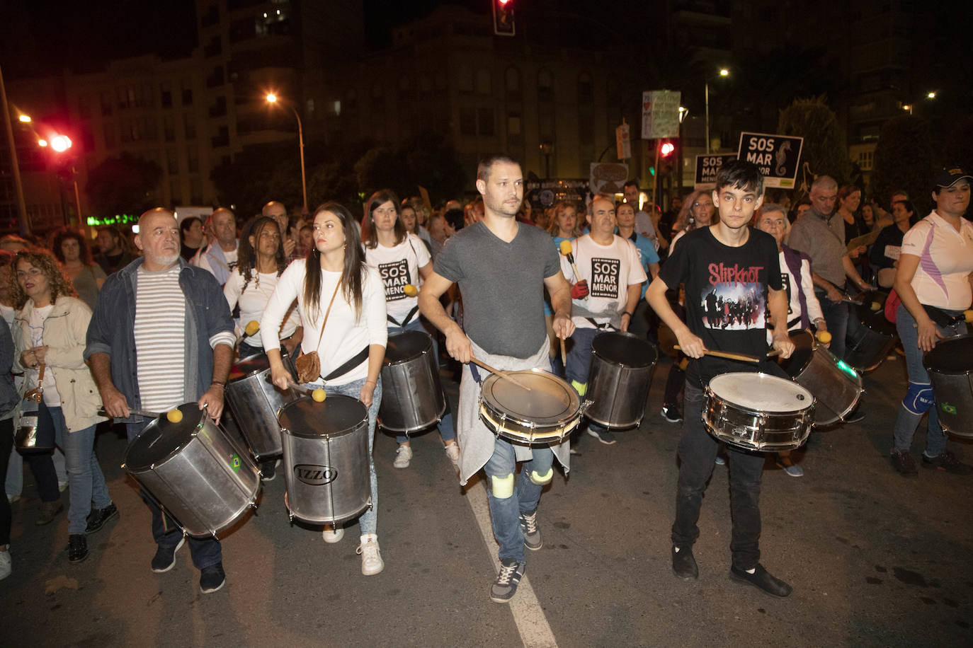 Unas 55.000 personas claman contra la contaminación y reclaman soluciones para «salvar» la laguna.