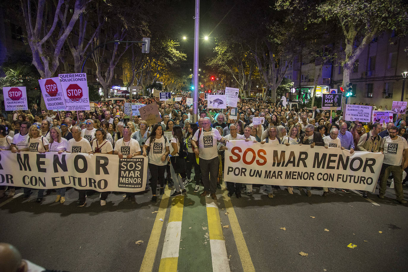 Unas 55.000 personas claman contra la contaminación y reclaman soluciones para «salvar» la laguna.