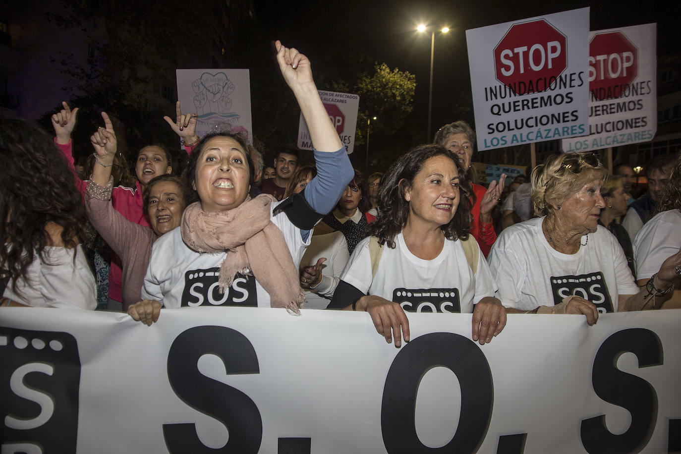 Unas 55.000 personas claman contra la contaminación y reclaman soluciones para «salvar» la laguna.