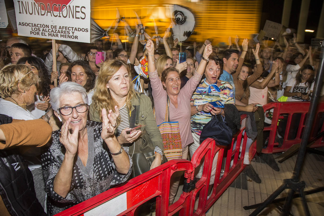 Unas 55.000 personas claman contra la contaminación y reclaman soluciones para «salvar» la laguna.