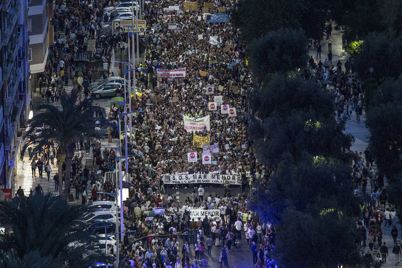 Unas 55.000 personas claman contra la contaminación y reclaman soluciones para «salvar» la laguna.