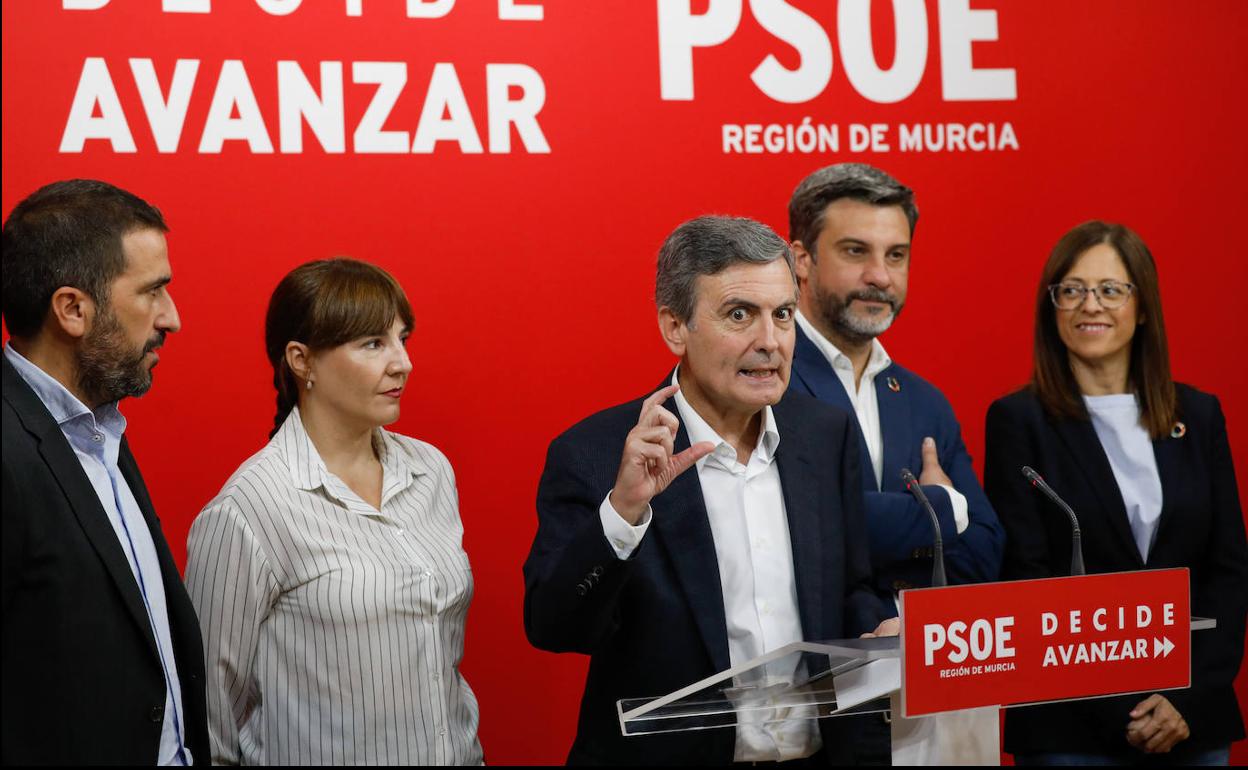 Pedro Saura, en el primer acto de la campaña del PSRM en la Región. 