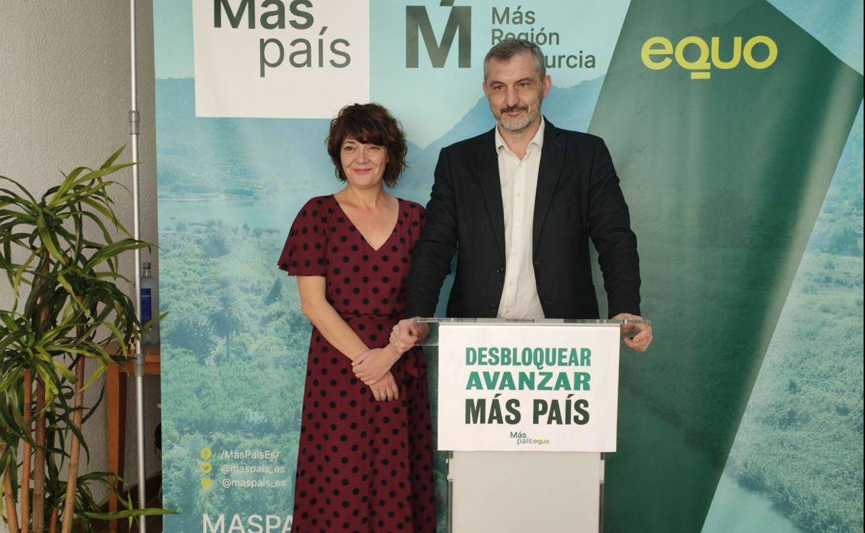 María Giménez y Óscar Urralburu, en la mañana de este viernes, durante la presentación de las medidas. 