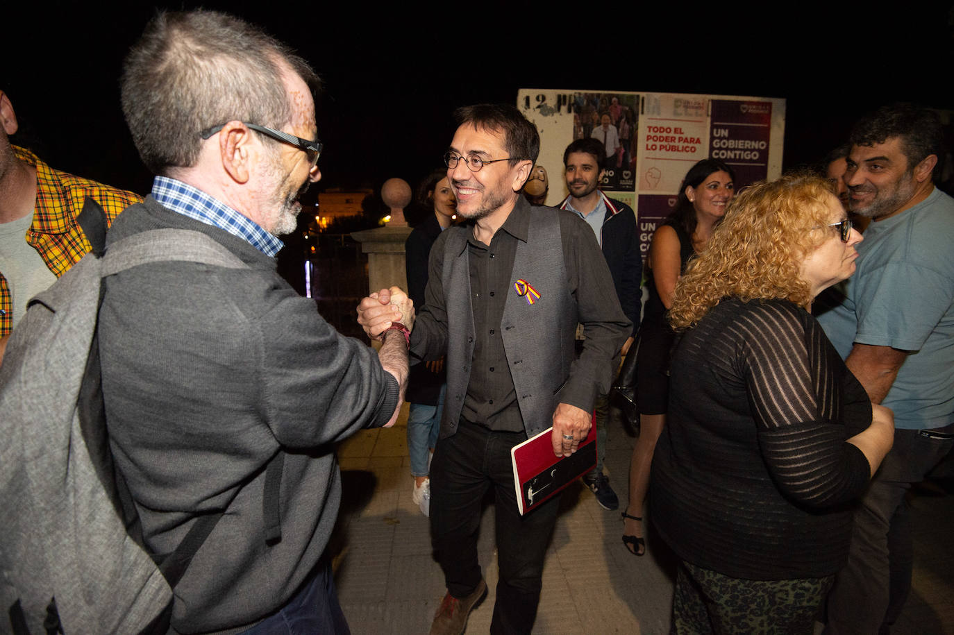 Pegada de carteles de Unidas Podemos