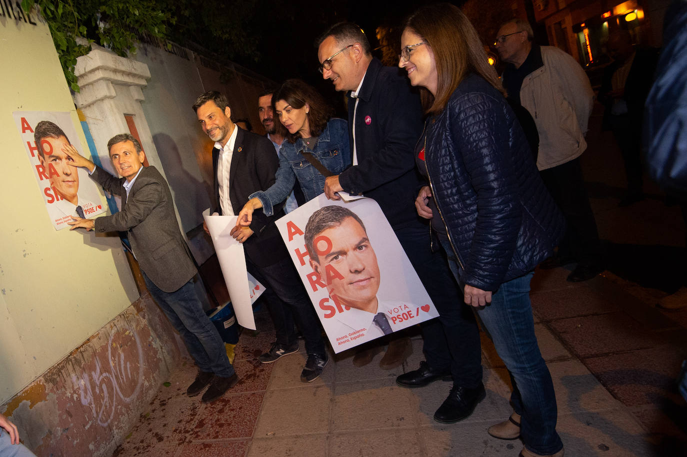 Pegada de carteles del PSOE