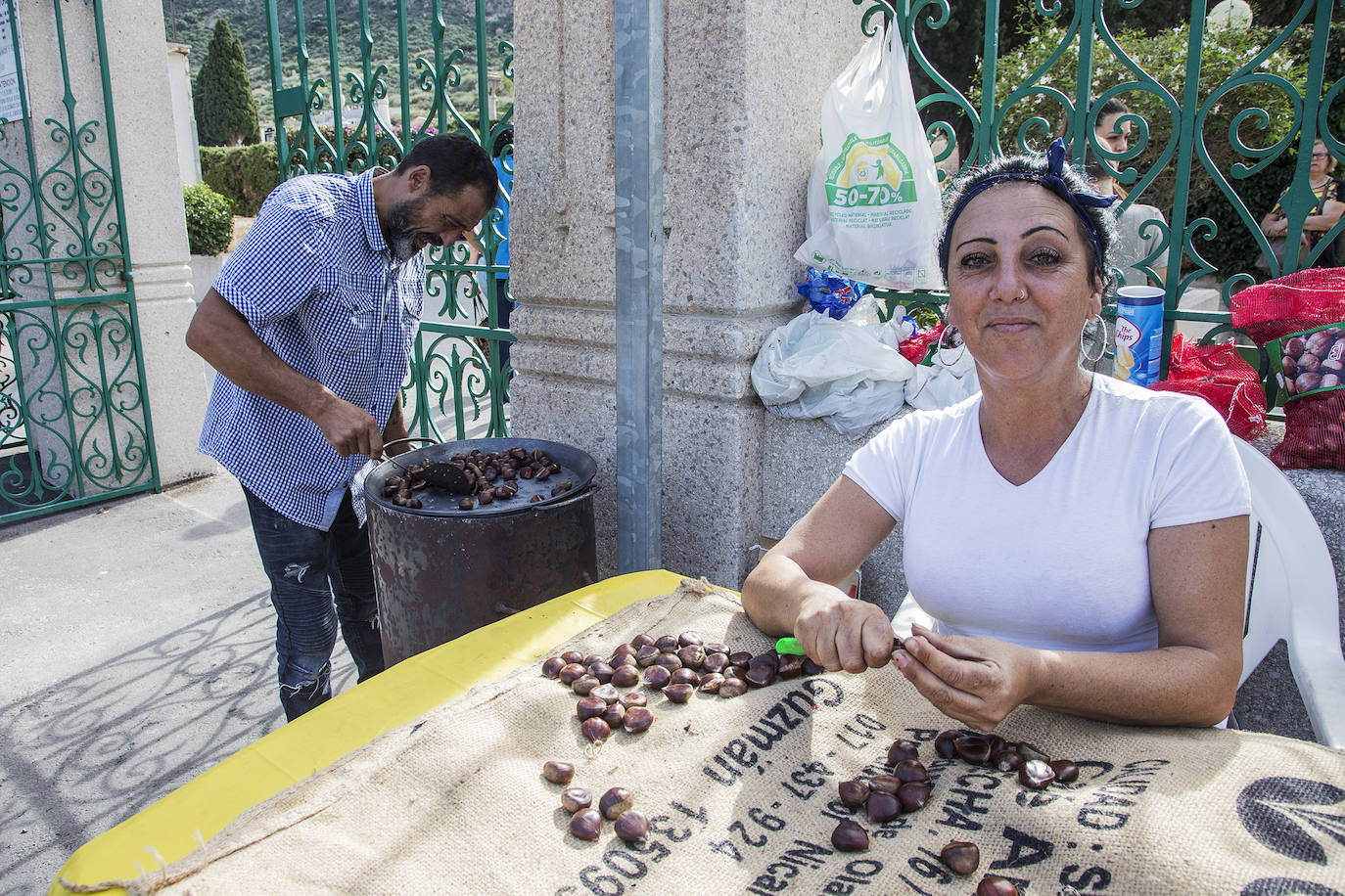 La afluencia de público a los grandes camposantos del municipio fue grande pero escalonada.