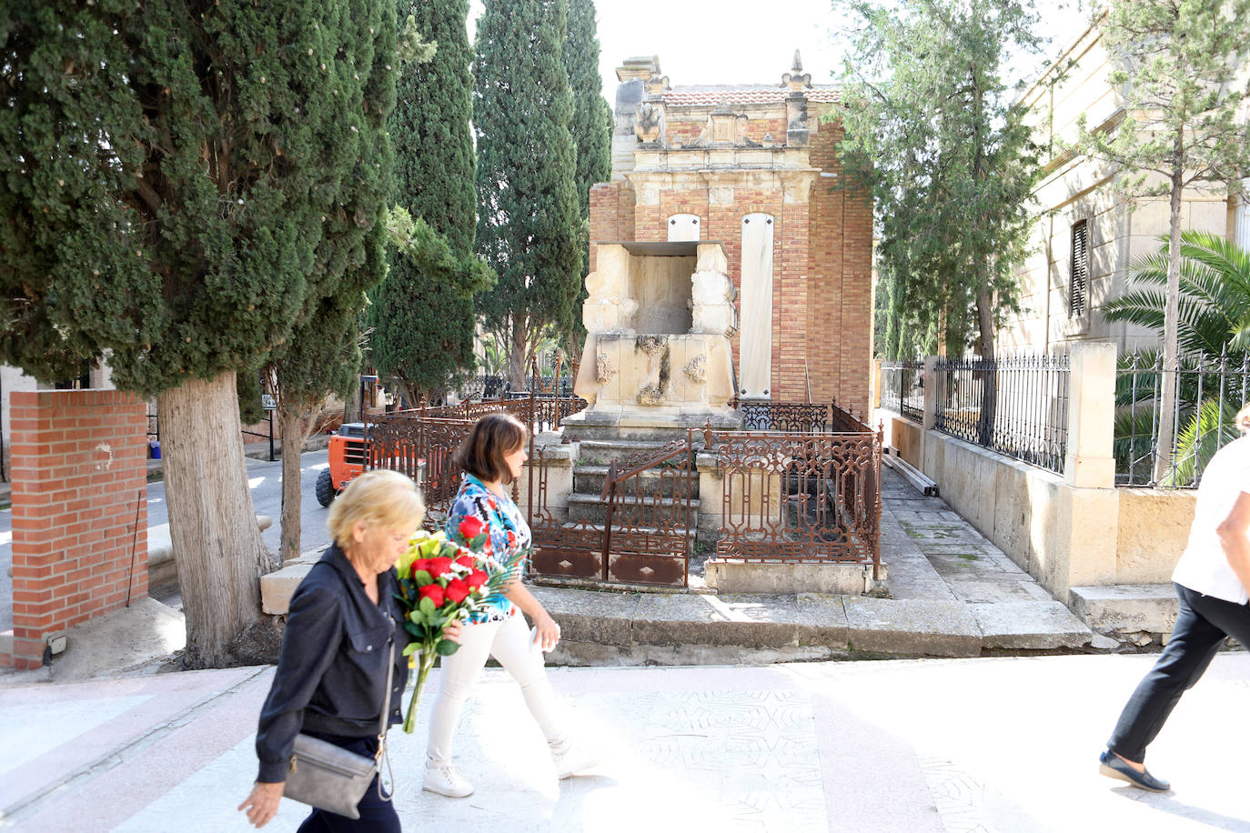 El Plan Director aprobó la intervención y asignó una partida de 250.000 euros tras los seísmos, pero los interesados no han autorizado la restauración.