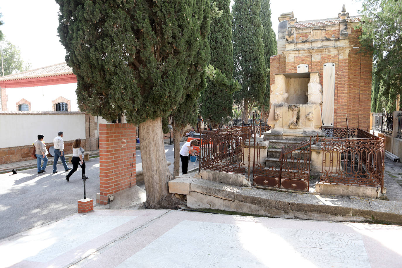 El Plan Director aprobó la intervención y asignó una partida de 250.000 euros tras los seísmos, pero los interesados no han autorizado la restauración.