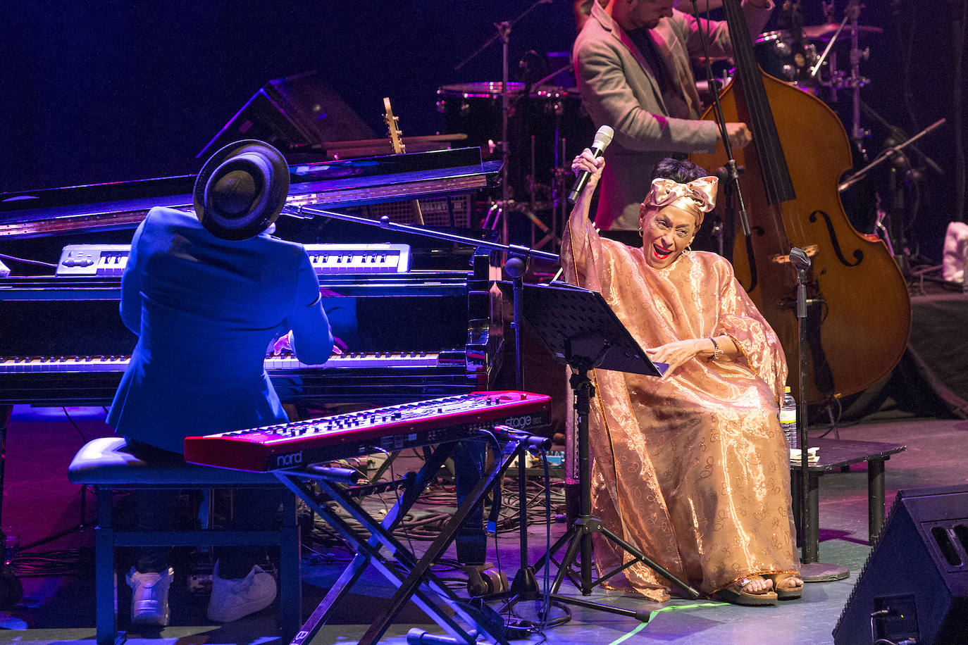 La gran dama de Cayo Hueso inaugura la 39 edición del Cartagena Jazz con la emoción como factor dominante en 'El último beso'.