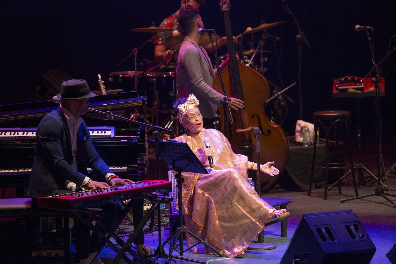 La gran dama de Cayo Hueso inaugura la 39 edición del Cartagena Jazz con la emoción como factor dominante en 'El último beso'.