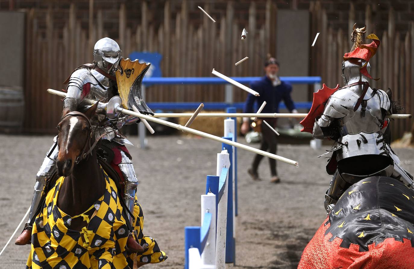 El castillo Kyral en Leigh Creek, a unos cien kilómetros de Melbourne, es testigo de una batalla de justas entre australianos e ingleses que recrea las batallas que vivieron en siglos anteriores.