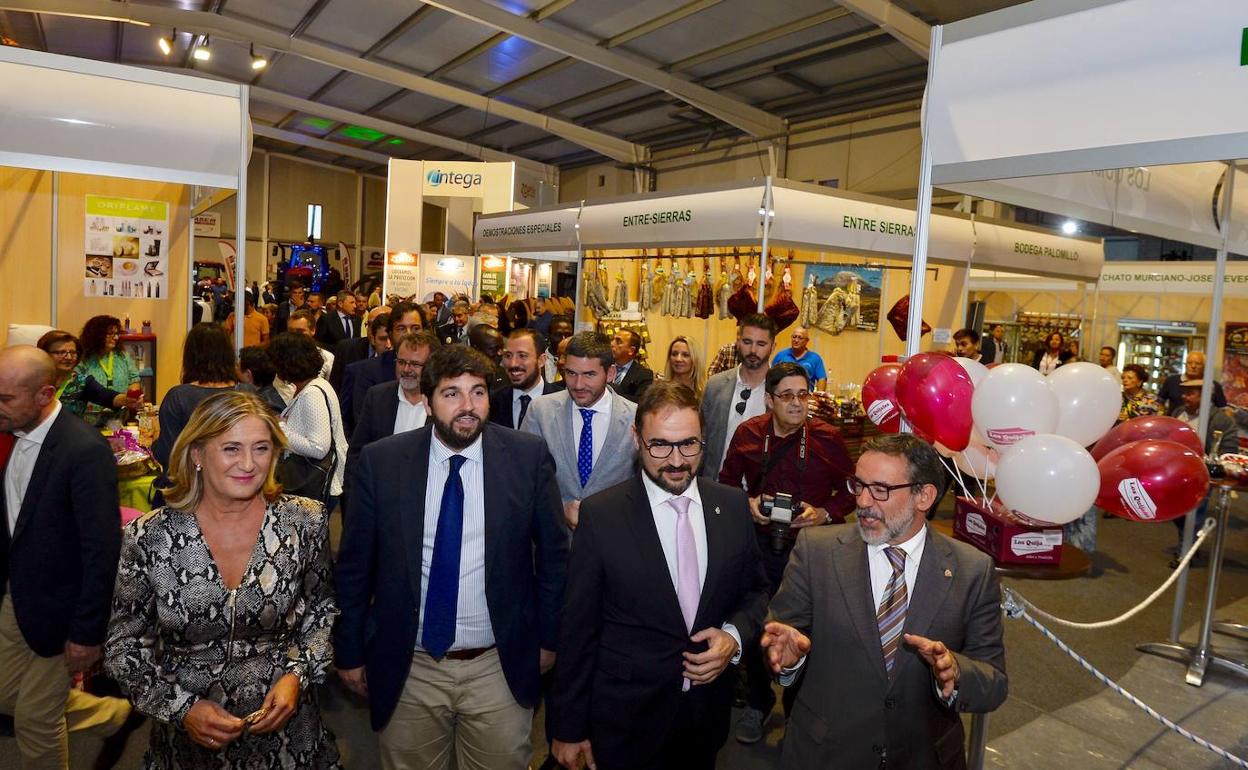 El presidente de la Comunidad, Fernando López Miras, asiste a la inauguración de la 52 edición Feria Ganadera.