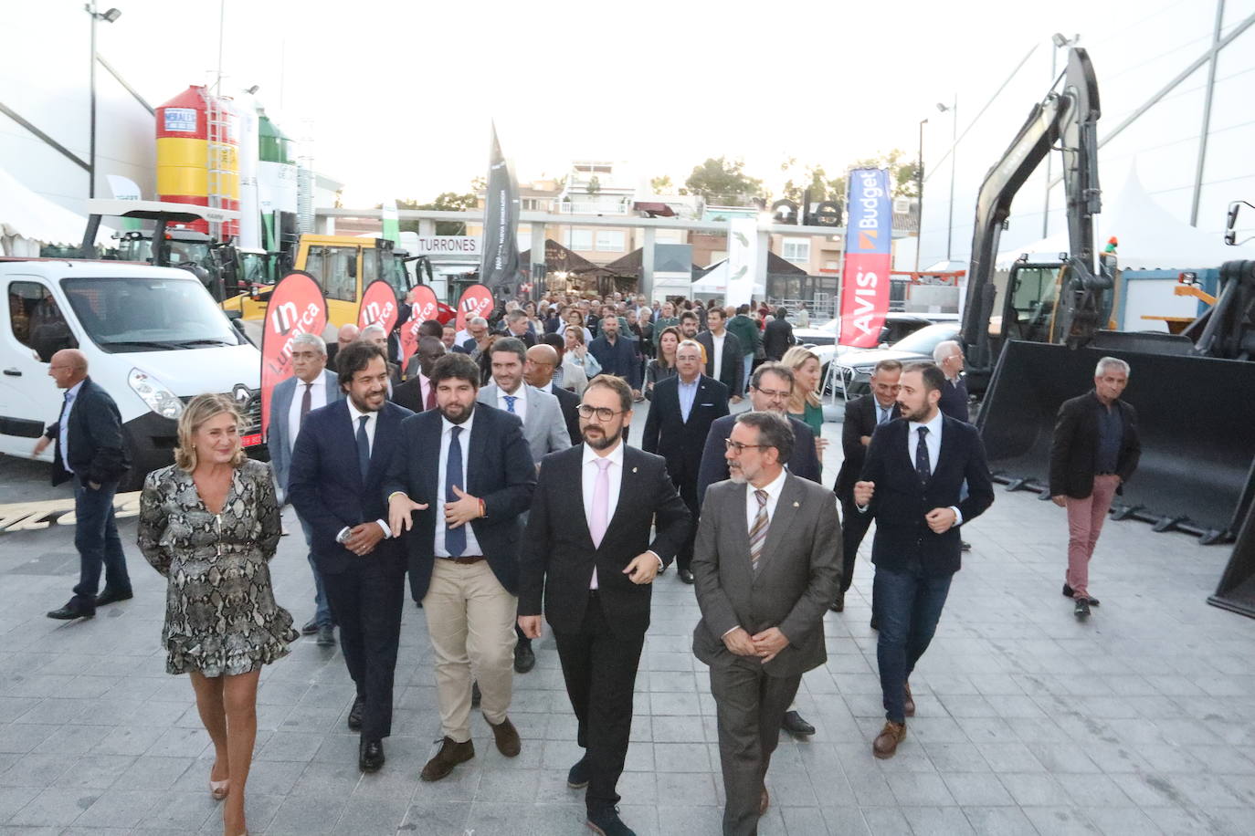 El presidente López Miras y el alcalde destacan la importancia de un sector que en la Región cuenta con 1.500 granjas.