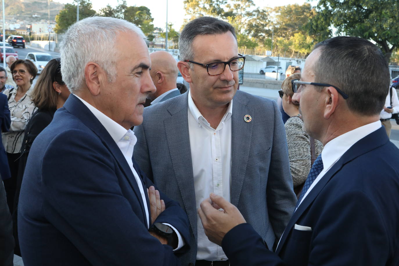 El presidente López Miras y el alcalde destacan la importancia de un sector que en la Región cuenta con 1.500 granjas.