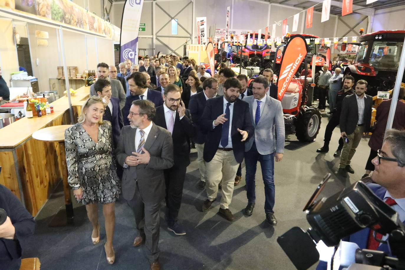 El presidente López Miras y el alcalde destacan la importancia de un sector que en la Región cuenta con 1.500 granjas.