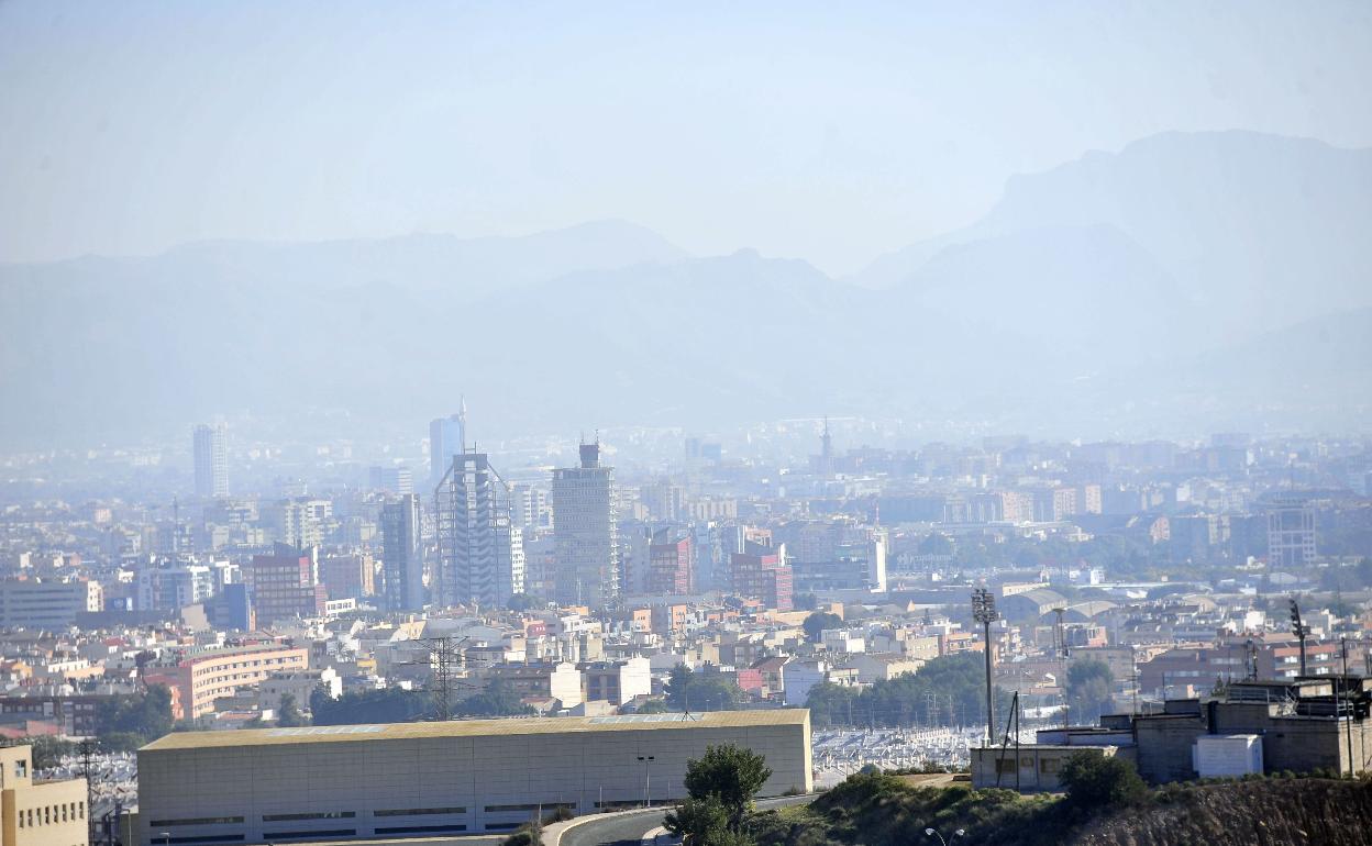 Imagen de archivo del ambiente contaminado en Murcia. 