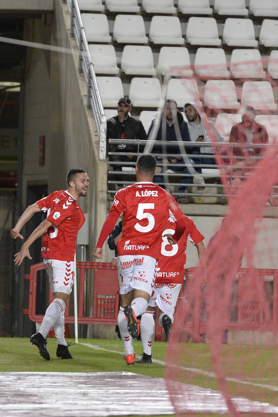 El técnico grana consigue meter al Real Murcia en la Copa del Rey tras superar tres rondas y logra uno de los objetivos marcados por la directiva esta temporada
