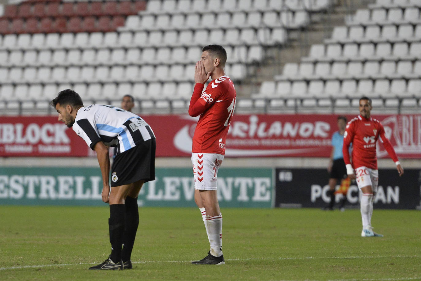 El técnico grana consigue meter al Real Murcia en la Copa del Rey tras superar tres rondas y logra uno de los objetivos marcados por la directiva esta temporada