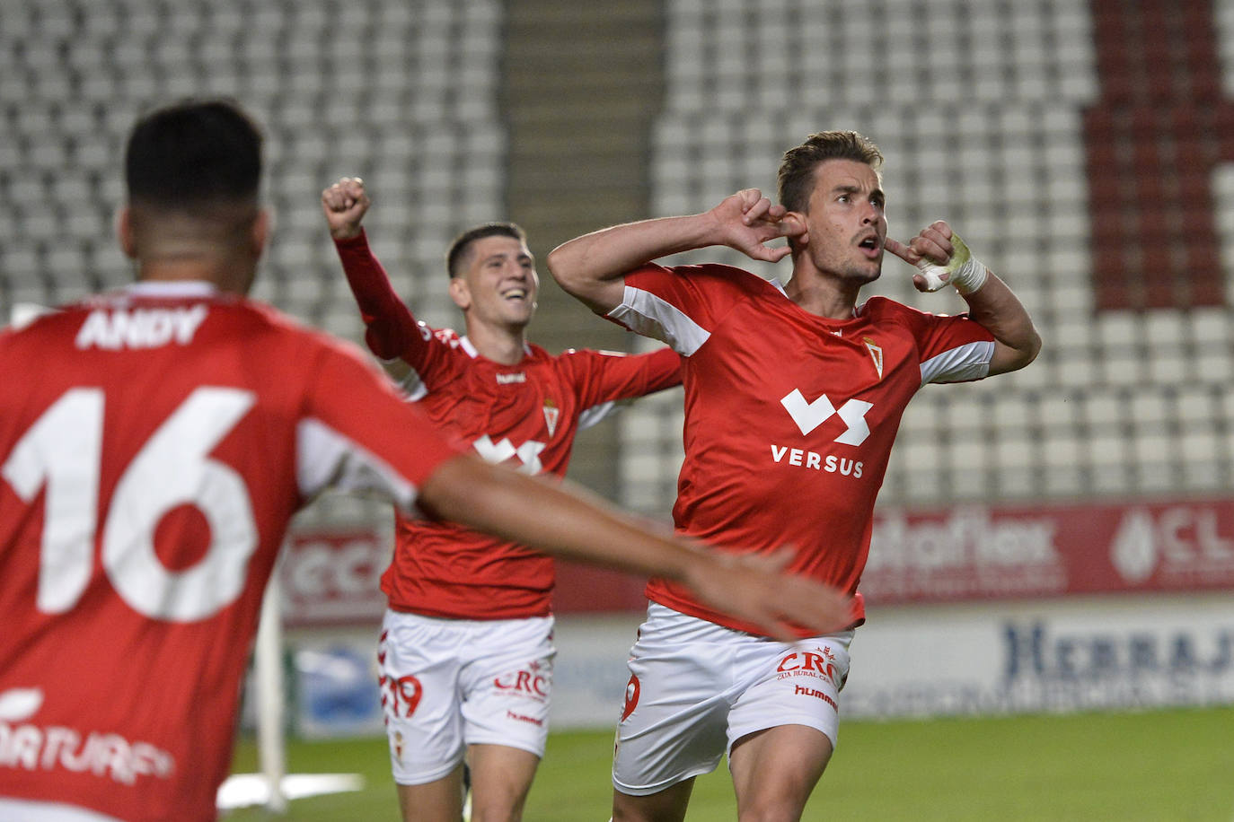 El técnico grana consigue meter al Real Murcia en la Copa del Rey tras superar tres rondas y logra uno de los objetivos marcados por la directiva esta temporada