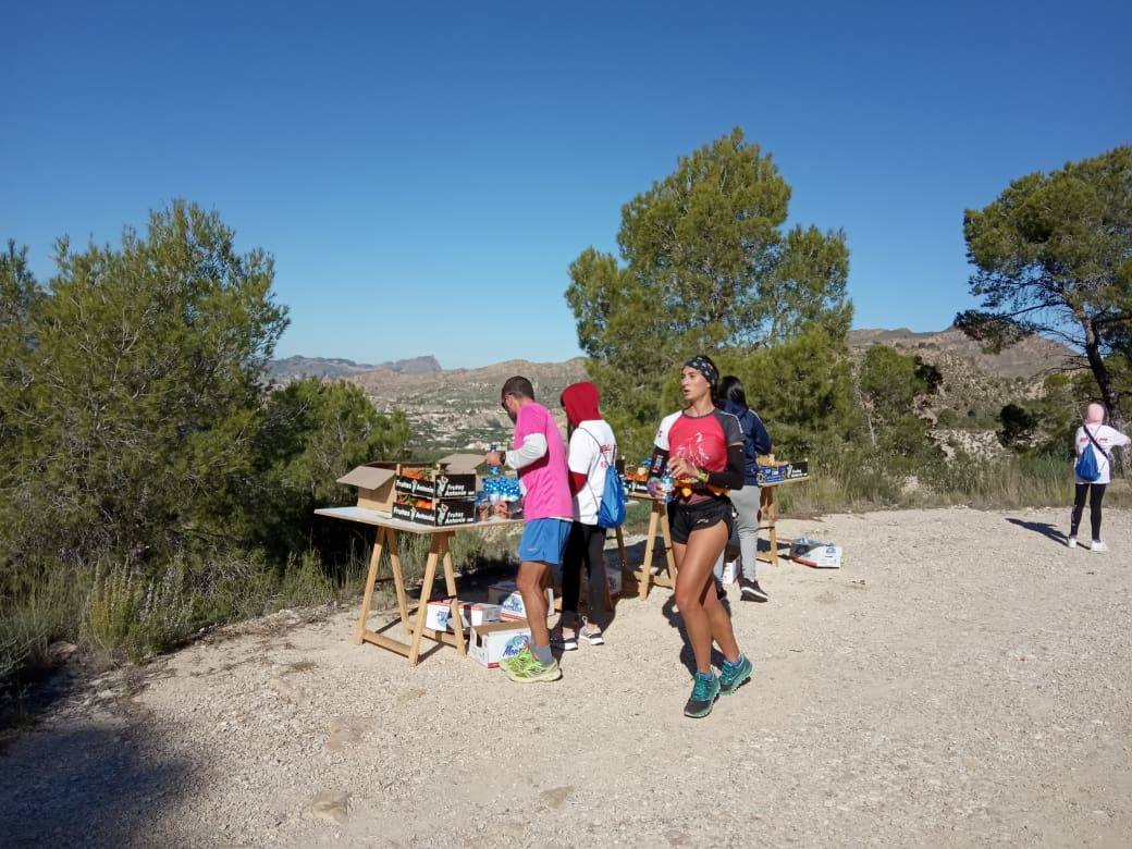 El atleta del Mobel Automenor Running Team vence con un tiempo de 1:33:14, por los 2:01:03 para la ganadora femenina.