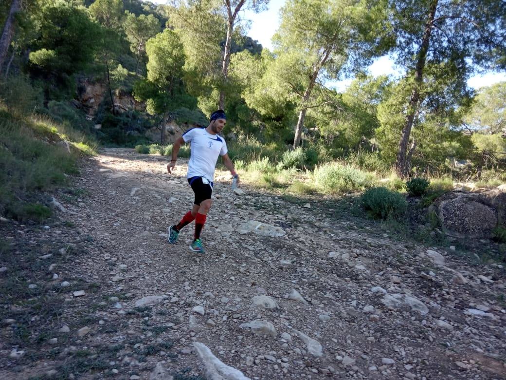 El atleta del Mobel Automenor Running Team vence con un tiempo de 1:33:14, por los 2:01:03 para la ganadora femenina.