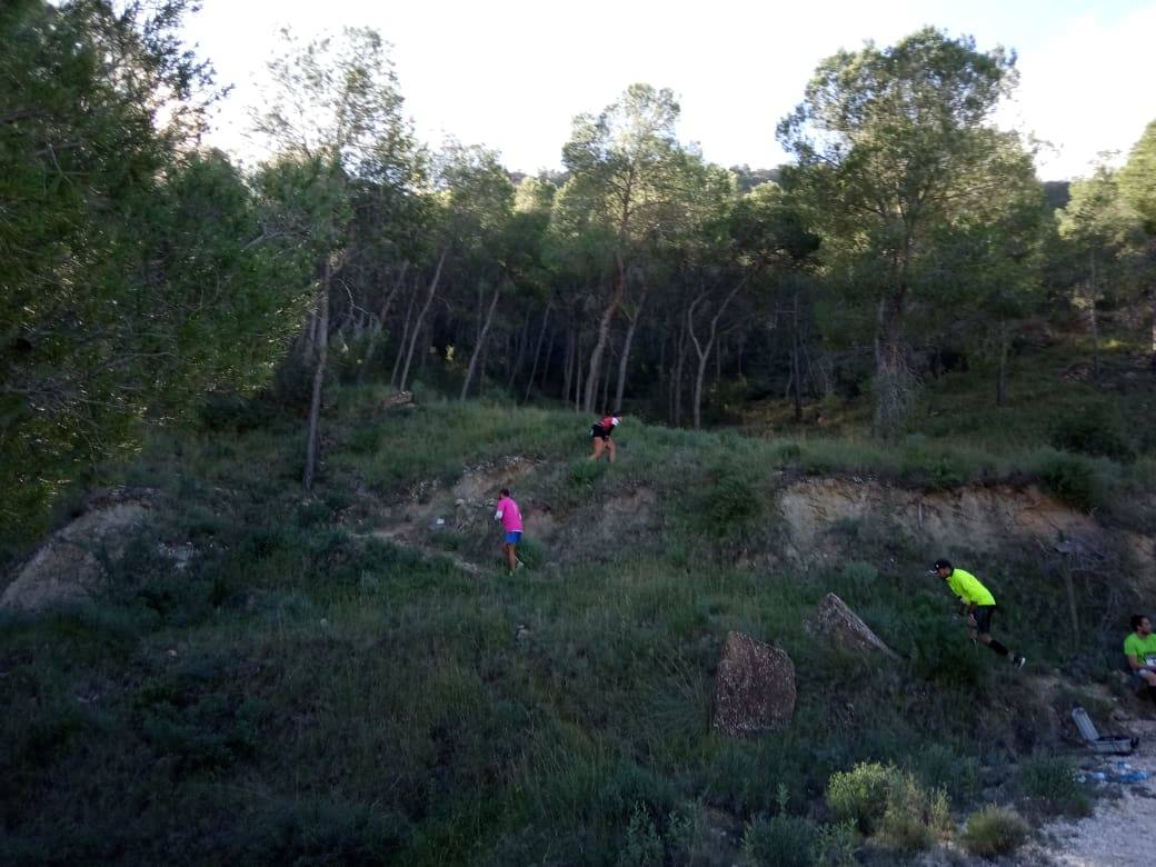 El atleta del Mobel Automenor Running Team vence con un tiempo de 1:33:14, por los 2:01:03 para la ganadora femenina.