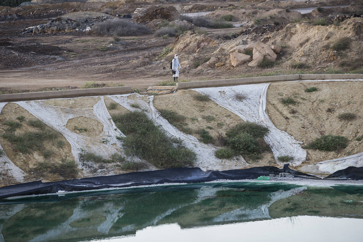 Estudia si la Comunidad ha incurrido en delitos contra el medio ambiente y de prevaricación en la parcela, que sigue sin un plan de descontaminación.